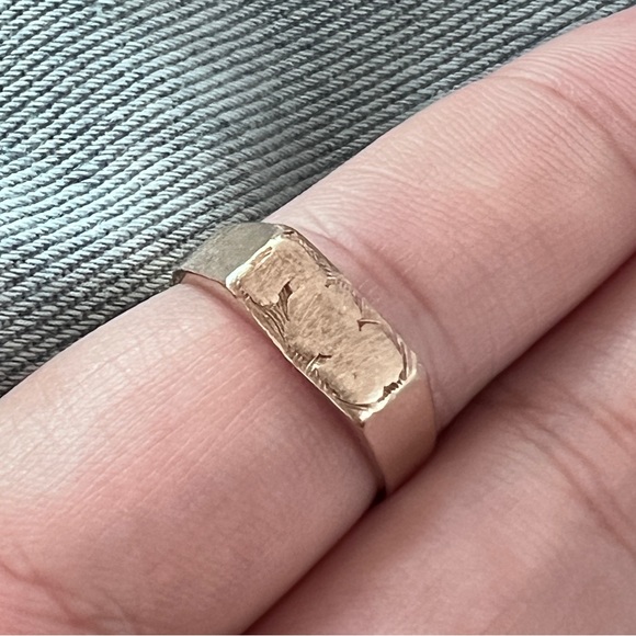 10k rose gold signet ring - Picture 5 of 8